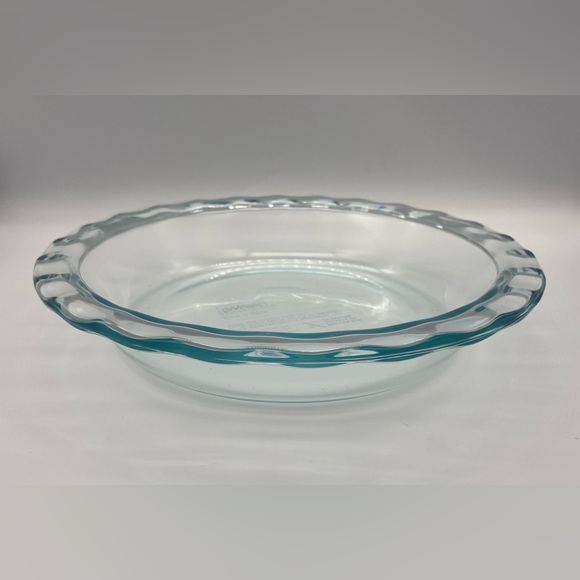 Pyrex Blue Tint Scalloped Pie Plate 24cm - Picture 2 of 10